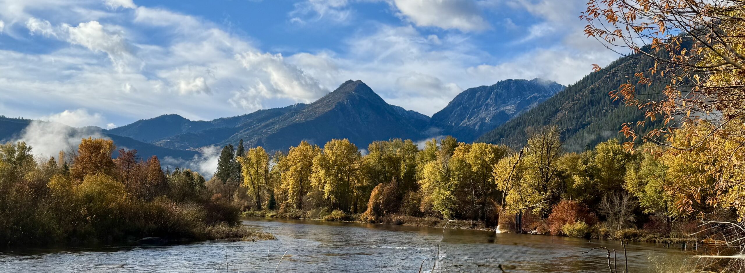 Wenatchee Rive in full Autumn glory